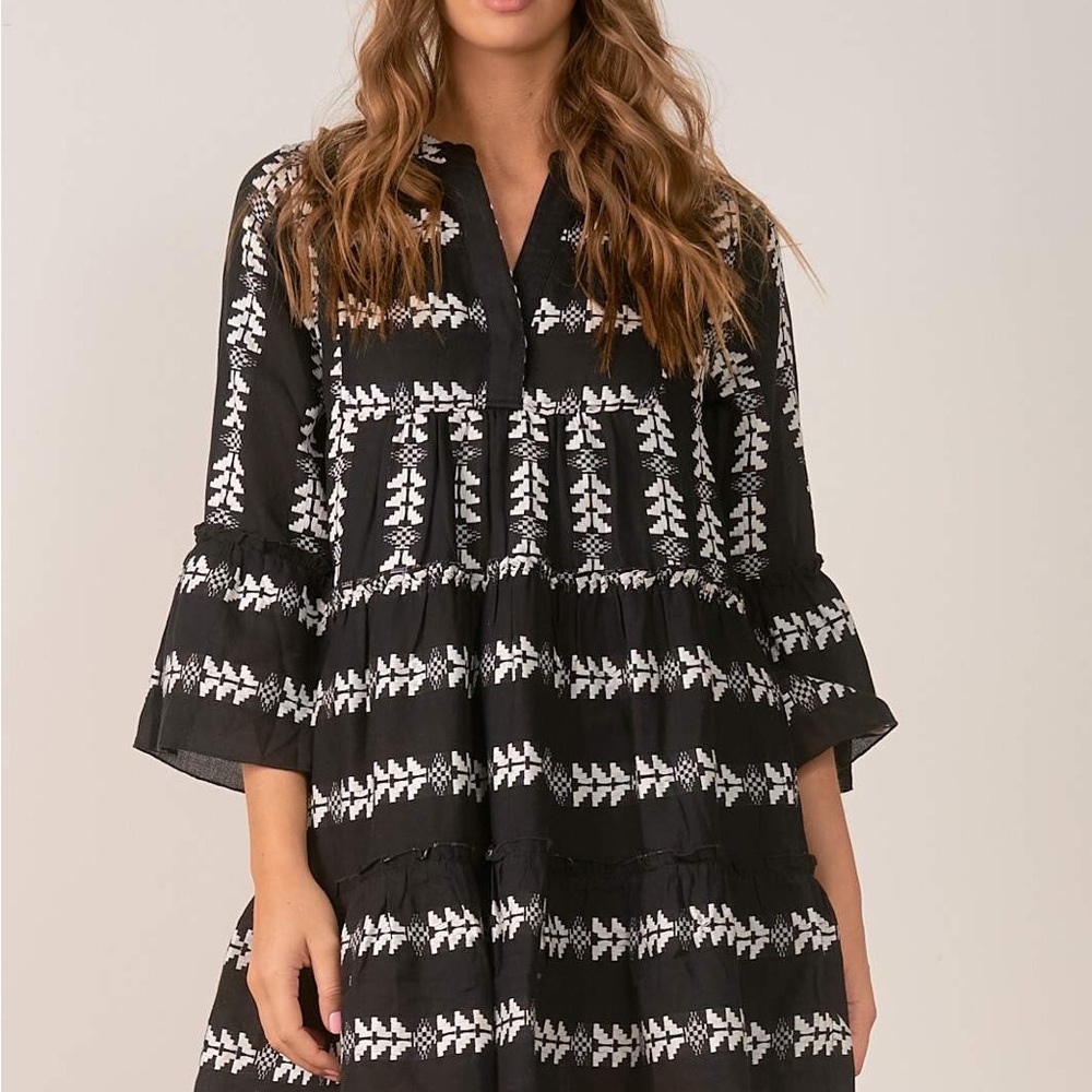 ELAN NAVY/WHITE CHARLI DRESS. SIZE LARGE. LIKE NEW CONDITION.